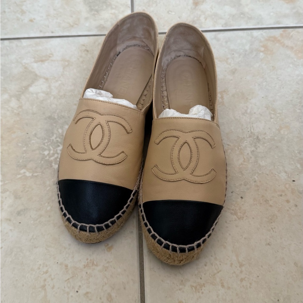 💯 Authentic CHANEL Tan and Black Espadrilles